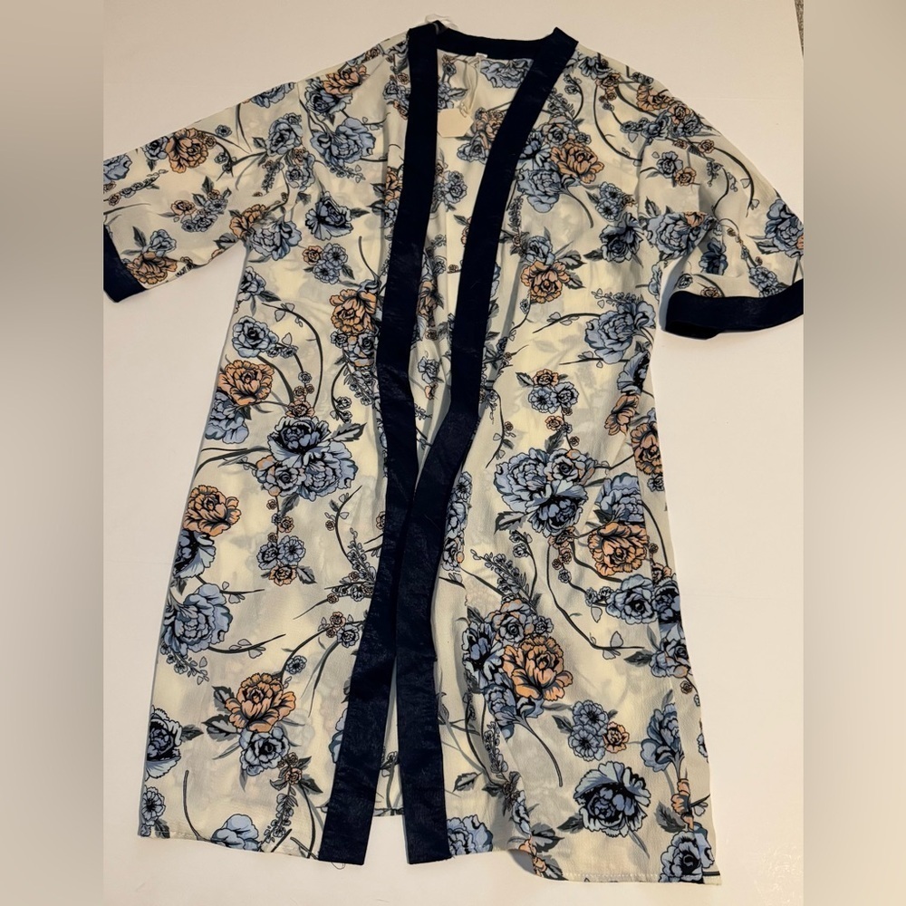 Pink Blush women's maternity kimono size small